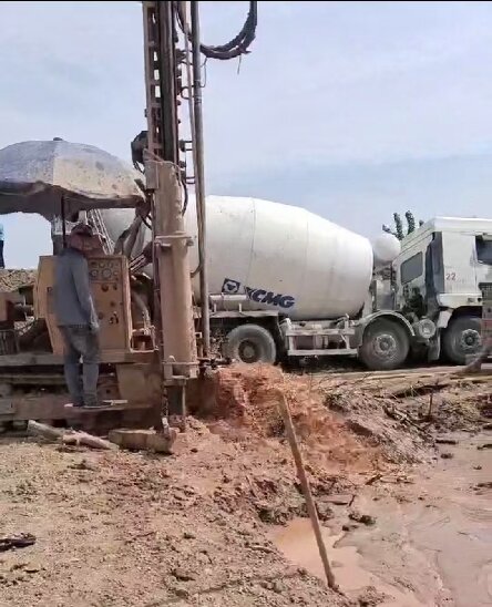 岳西岩石井施工